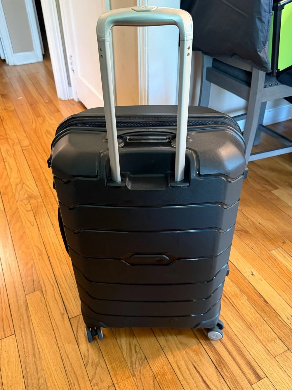 Samsonite Black Freeform Medium Check-in Hardside Spinner